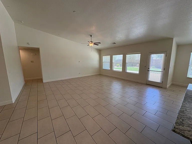 3227 Ferro Ct — Photo 35