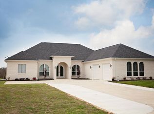 2 Lazy Ln, Texarkana, TX 75503