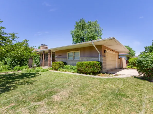 2010 Oak St, St Charles, IL 60174