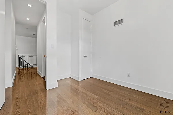 Rented by ERNY LLC | media 23