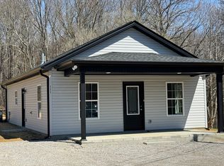 111 White Ln, Portland, TN 37148