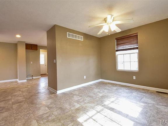 3rd image of 429 W Olive St