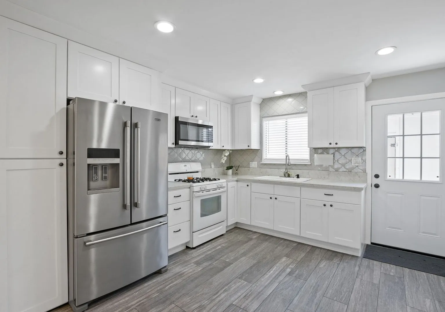 Live the Coastal Dream in Huntington Beach Modern 2-Bedroom End-Unit Townhome — Photo 4