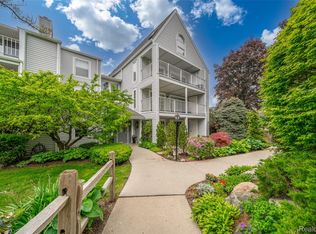 3553 Port Cove Dr APT 39, Waterford, MI