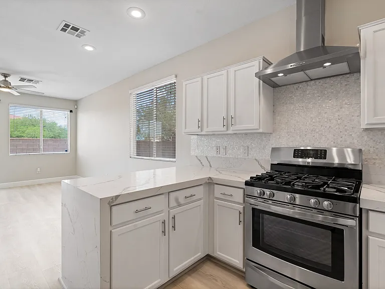 10713 Pipers Cove Ln — Photo 8