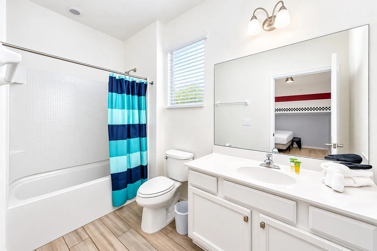 4 bed, 9.5 bath, 4973 sqft, $1,183 — Photo 3