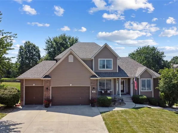 556 SE Asheville Dr, Lees Summit, MO 64063