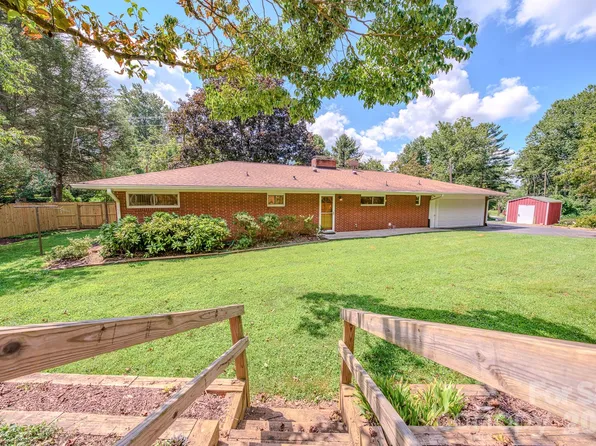 105 Alexander Ave, Swannanoa, NC 28778
