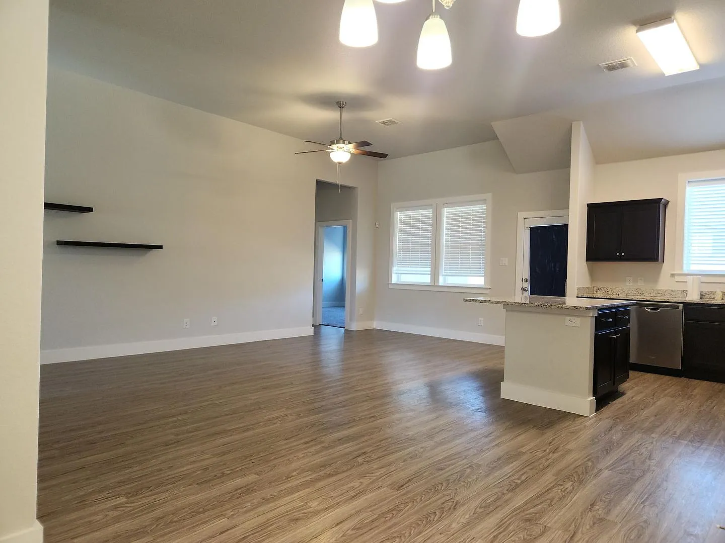 Spacious Home — Photo 3