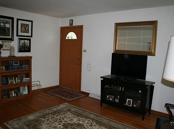 4th image of 139 W Elmwood Dr