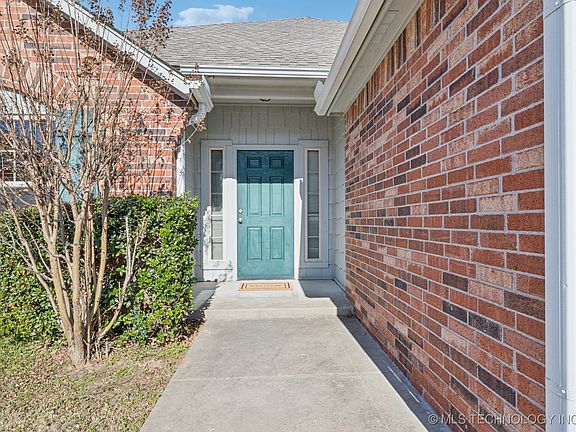 4th image of 1918 W Canton Pl