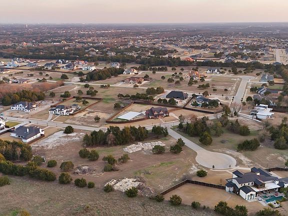 4th image of 4221 Azalea Way