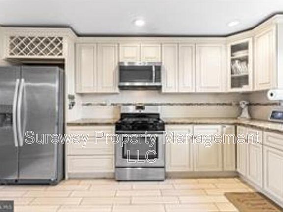 4th image of 842 Woodlane Rd