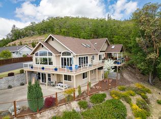 1874 NW Sunview Pl, Grants Pass, OR 97526