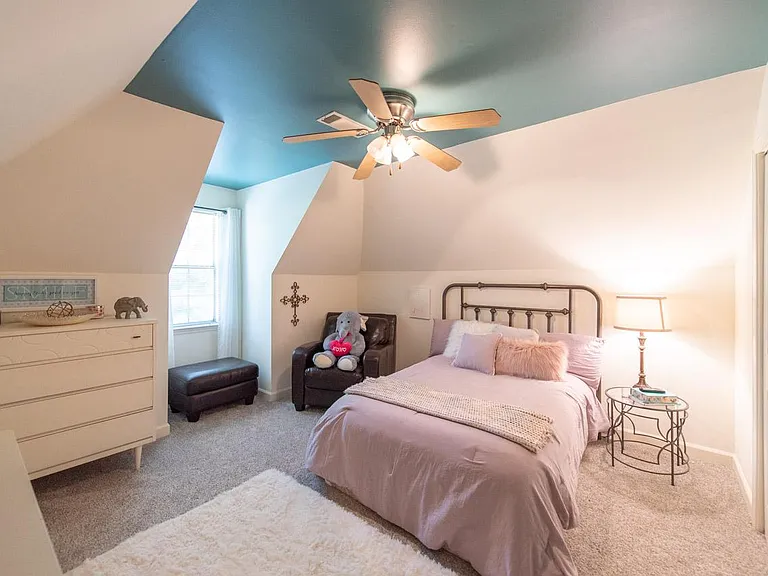 Upstairs bedroom.