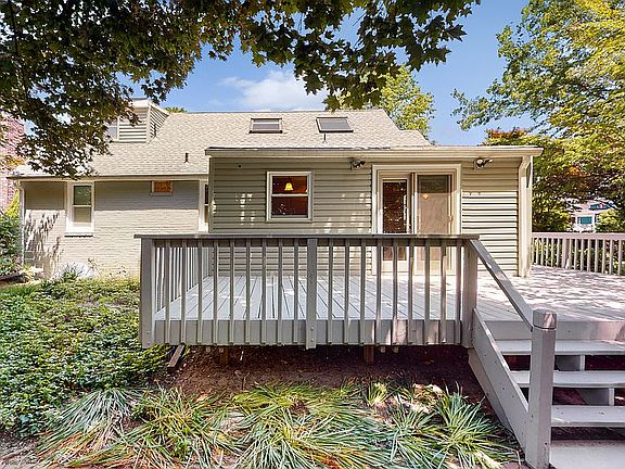 5th image of 1018 Merrick Ave