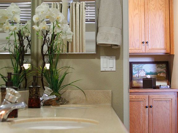 5th image of 23610 Galeria Cir
