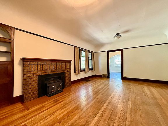 2nd image of 806 Spring Ave