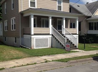 313 Maple St, Hinton, WV 25951