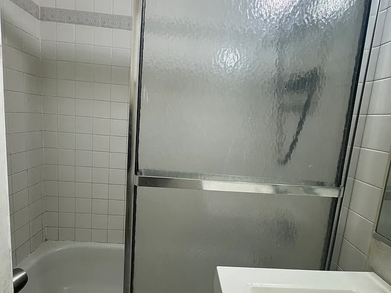 27 Laredo Ave #1F — Photo 2