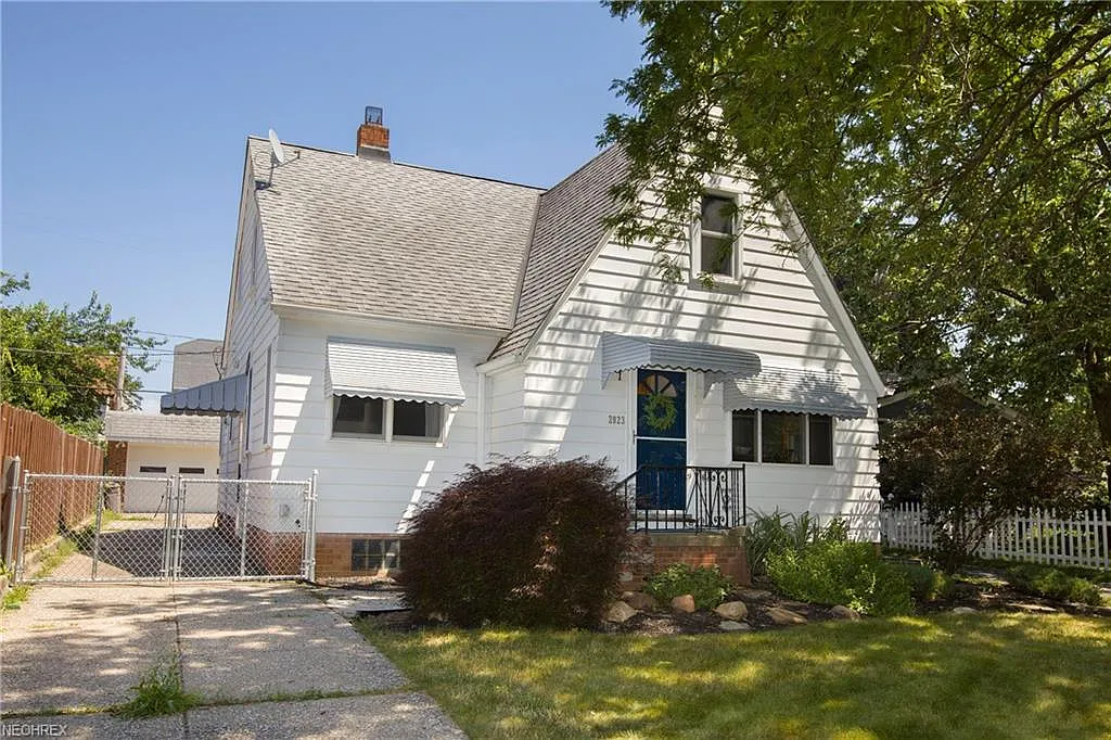 2023 Ferndale Ave photo 1