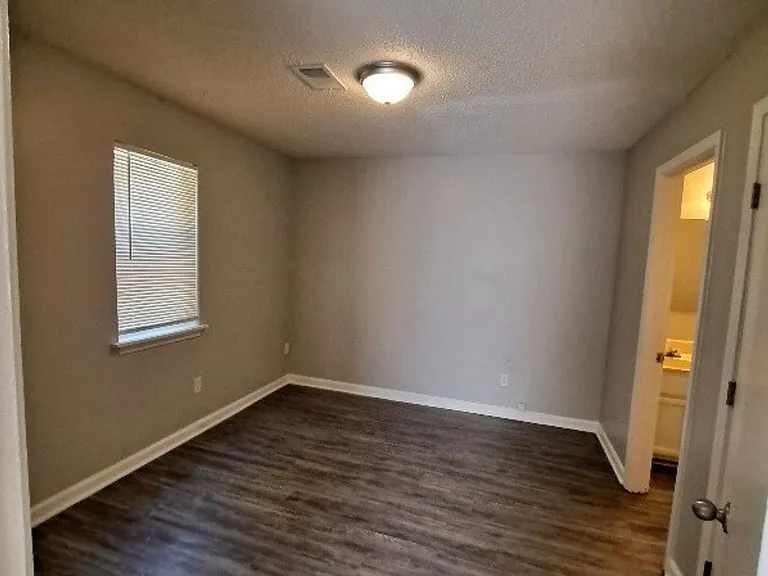 2717 Carnes Ave — Photo 3
