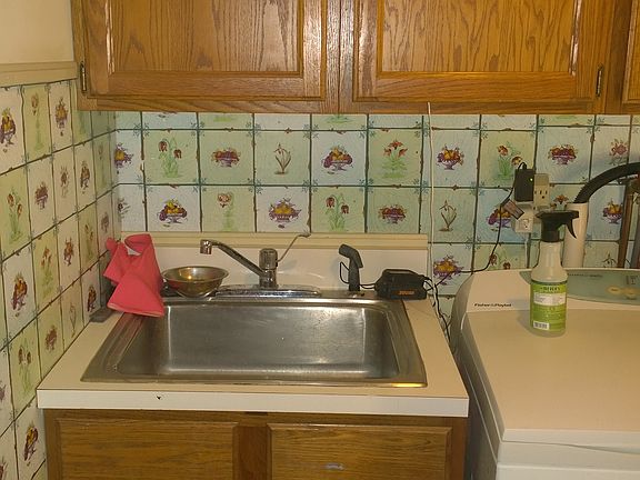 Utility sink in laundry room