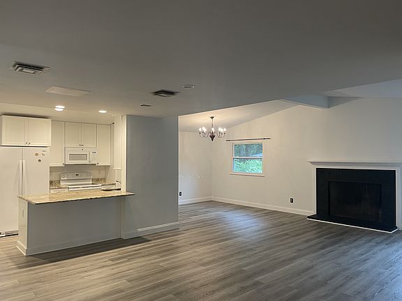 4th image of 2526 Trossock Ln
