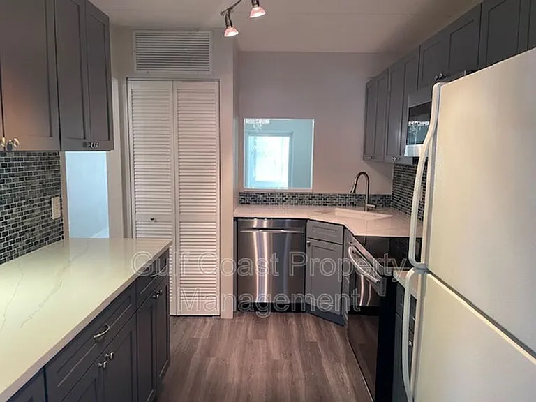 270 Santa Maria St #104 — Photo 5