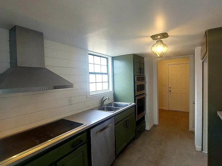1004 Clay St — Photo 19