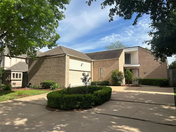 11747 Riverview Dr, Houston, TX 77077