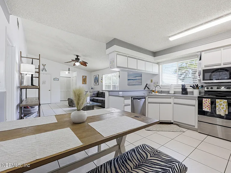 6 Lisbon St #A/B — Photo 9