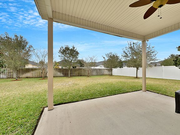 5th image of 74 Robin Bay Dr