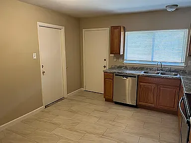 4811 Swann Ln — Photo 5