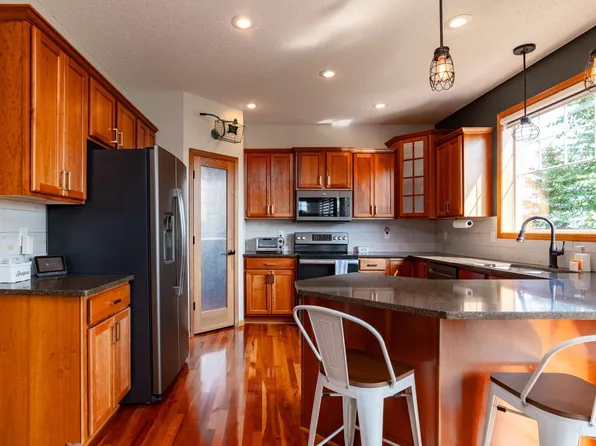 1715 Lusitano St, Shakopee, MN 55379