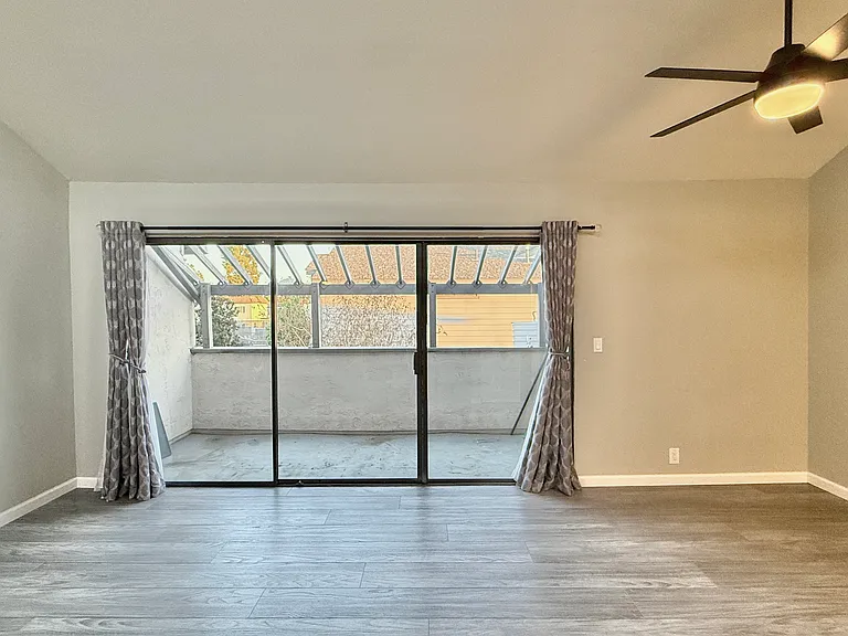 2135 E Valley Pkwy #33 — Photo 16