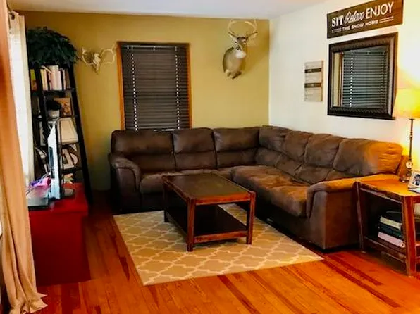 8718 W Stuth Ave, West Allis, WI 53227