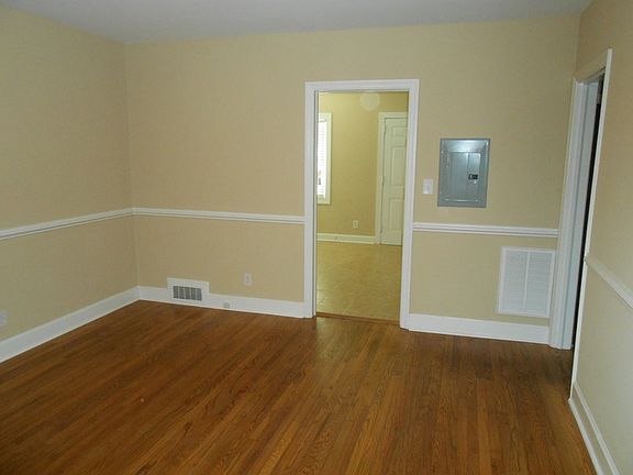 2nd image of 1015 Colonial Ave #A