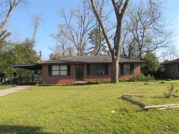 2433 Holland Dr, Macon, GA 31206