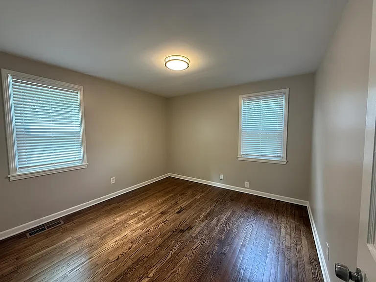 221 Elberta St — Photo 12