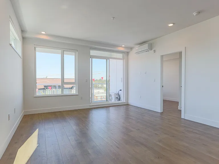 17783 56a Ave #411 — Photo 2