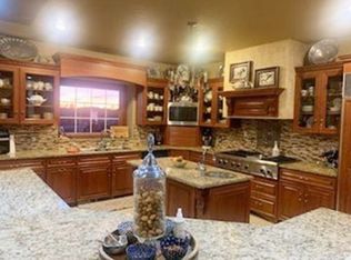 3307 Country Club Ln, Kearney, NE 68845