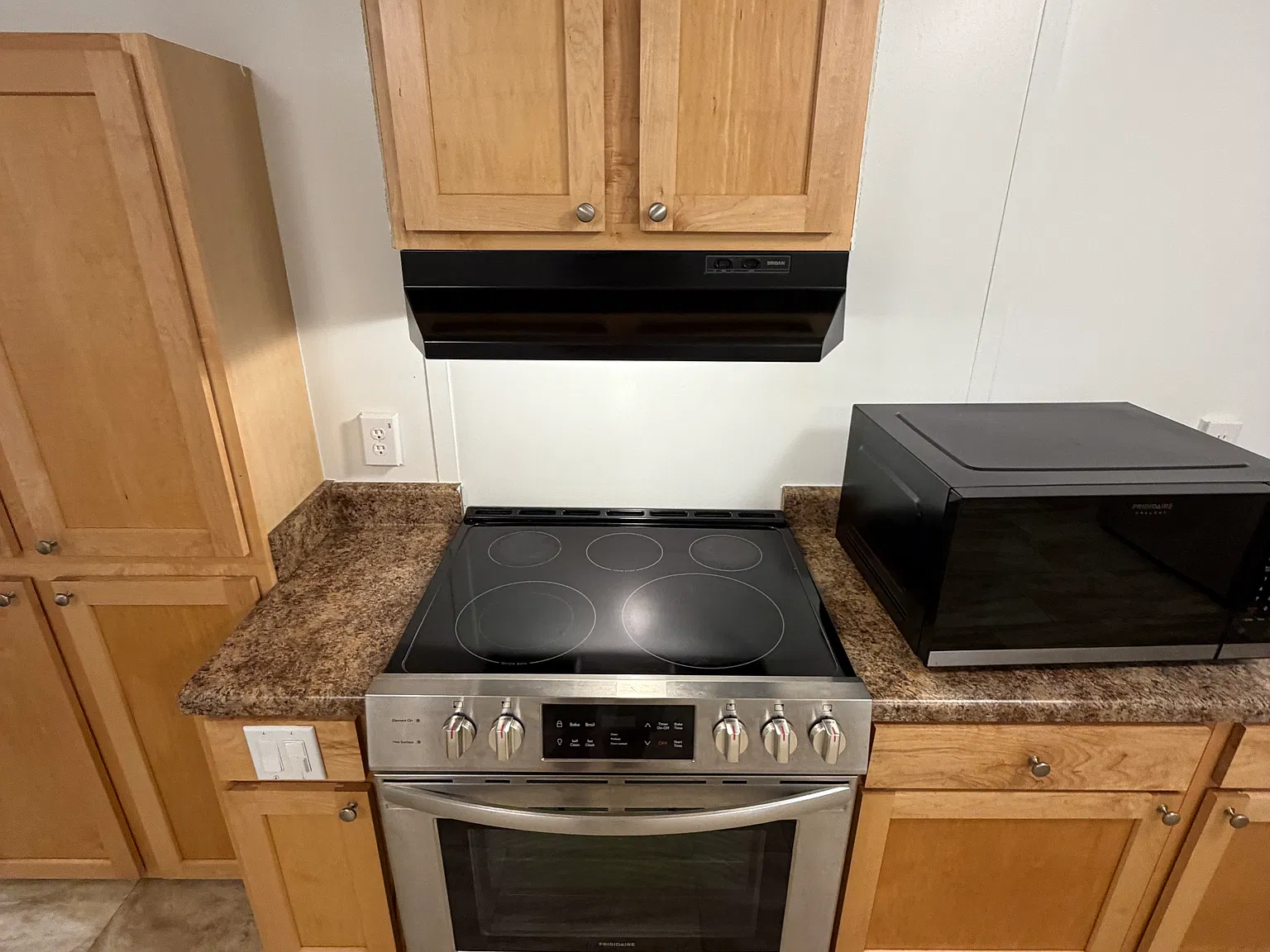 3 bed, 1000 sqft, $1,300 — Photo 3