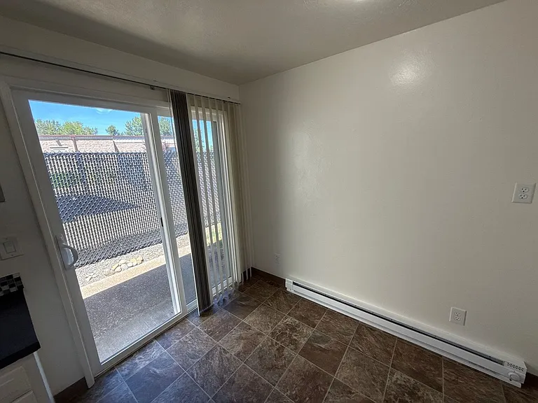 926 SE Uglow Ave #3 — Photo 6