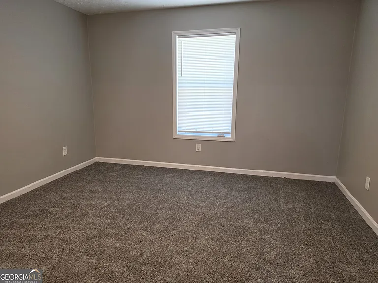 586 Ridge Ave SW — Photo 17