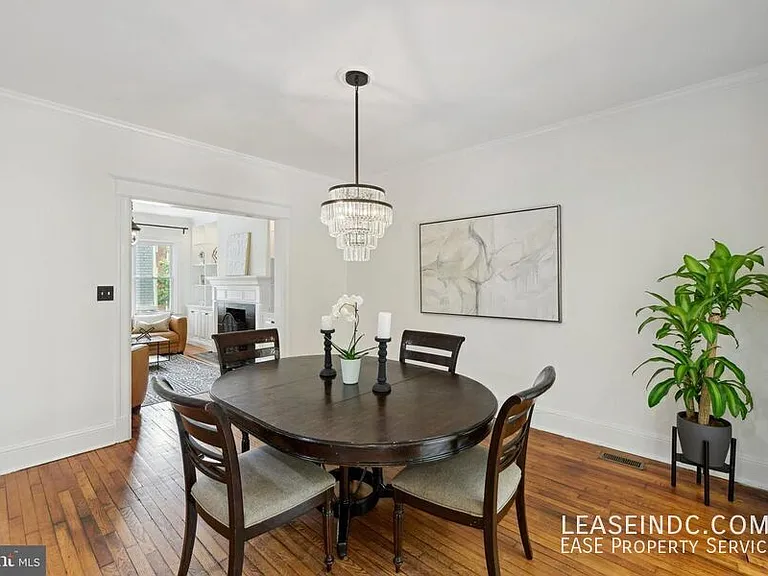 121 Webster St NW — Photo 8