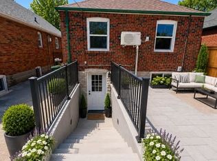 11 Fairside Ave #2, Toronto, ON M4C 3G8