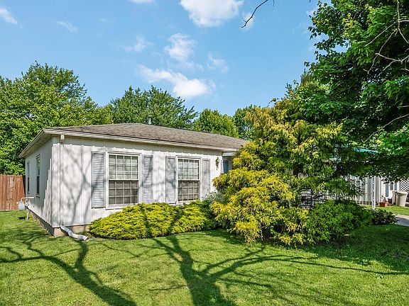 3rd image of 929 Fairwood Ave