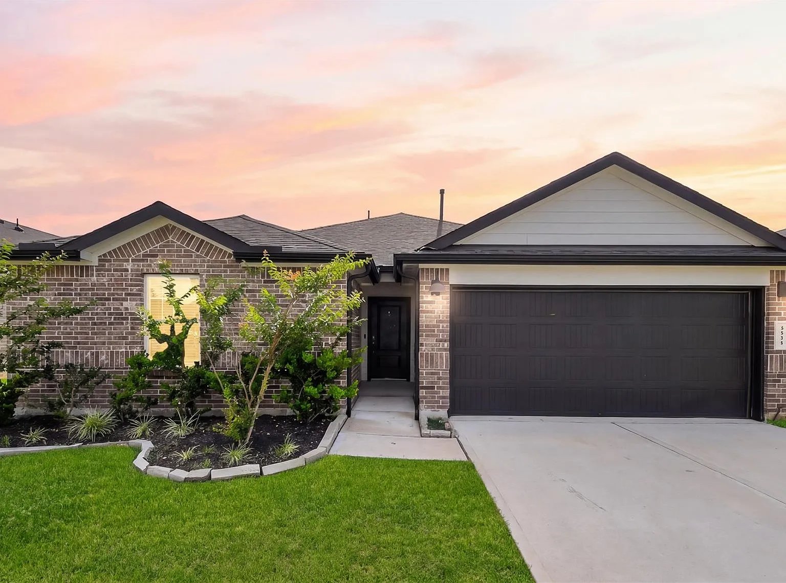 3 bed, 2.0 bath, 1411 sqft, $2,250 — Photo 1