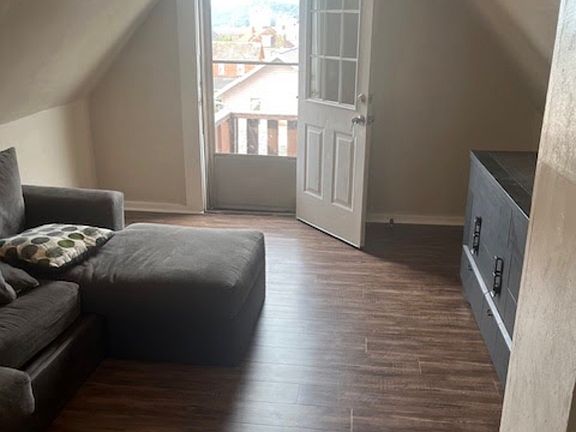 5th image of 915 Corbet St APT C